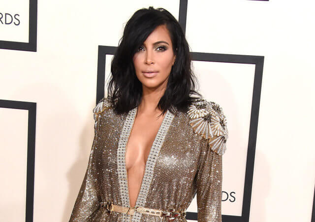 Maquillaje de Kim Kardashian en la gala Grammy 2015
