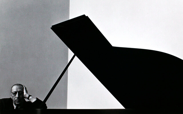 Stravinski y su piano, Arnold Newman | Fuente: Lumiere Gallery