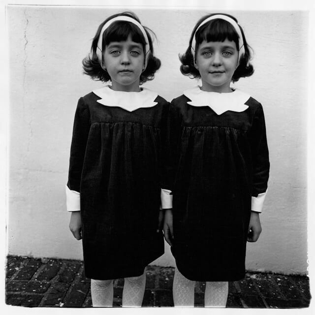 Diane Arbus Identical Twins, Roselle, New Jersey, 1967 | Fuente: Wikipedia