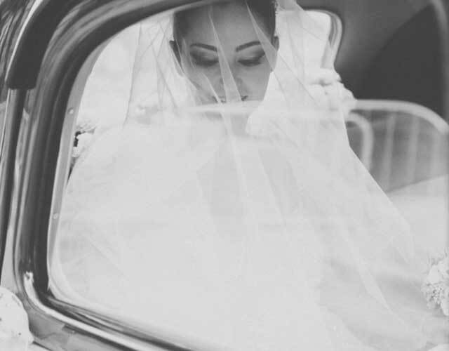 Algo importante en la fotografía de bodas es estar preparado para los momentos importantes, como la novia cuando llega a la iglesia
