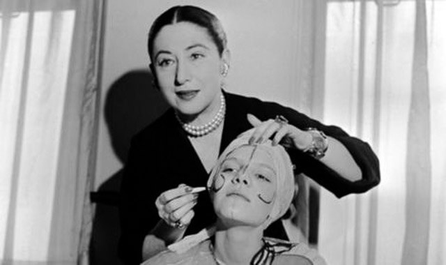 Helena Rubinstein maquillando a principios de siglo