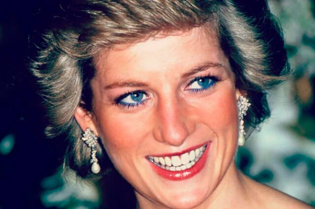 Uno de los rasgos más característicos del maquillaje de la princesa Diana era el delineado azul 