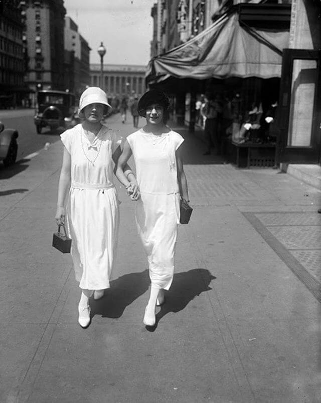 Mujeres en la calle en 1924