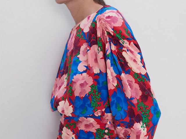 Cuerpo drapeado estampado floral de la nueva colección de Zara. 
